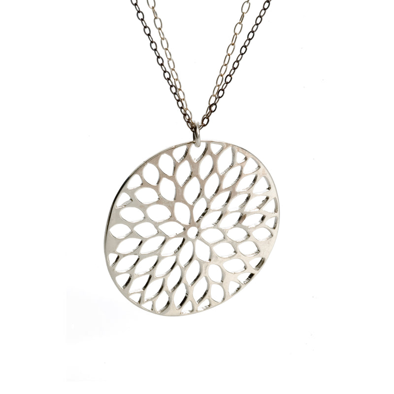 FLOWER POWER NECKLACE IN SILVER